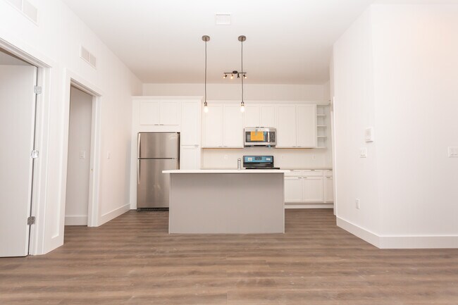 Building Photo - 91 E 21st St