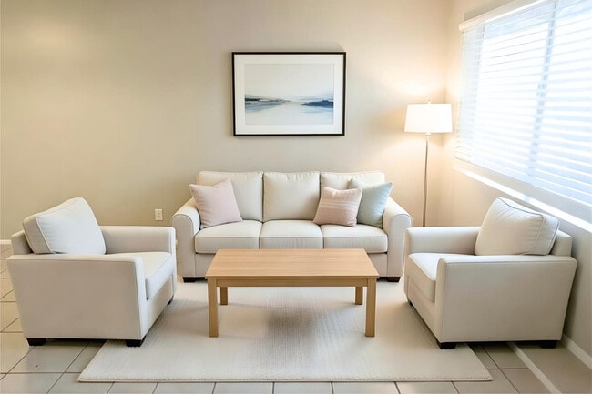 Building Photo - 725 W 1st Ave