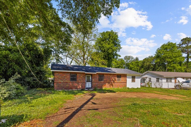 Building Photo - Stylish & Newly Renovated 4 Bedroom 2 Bath...