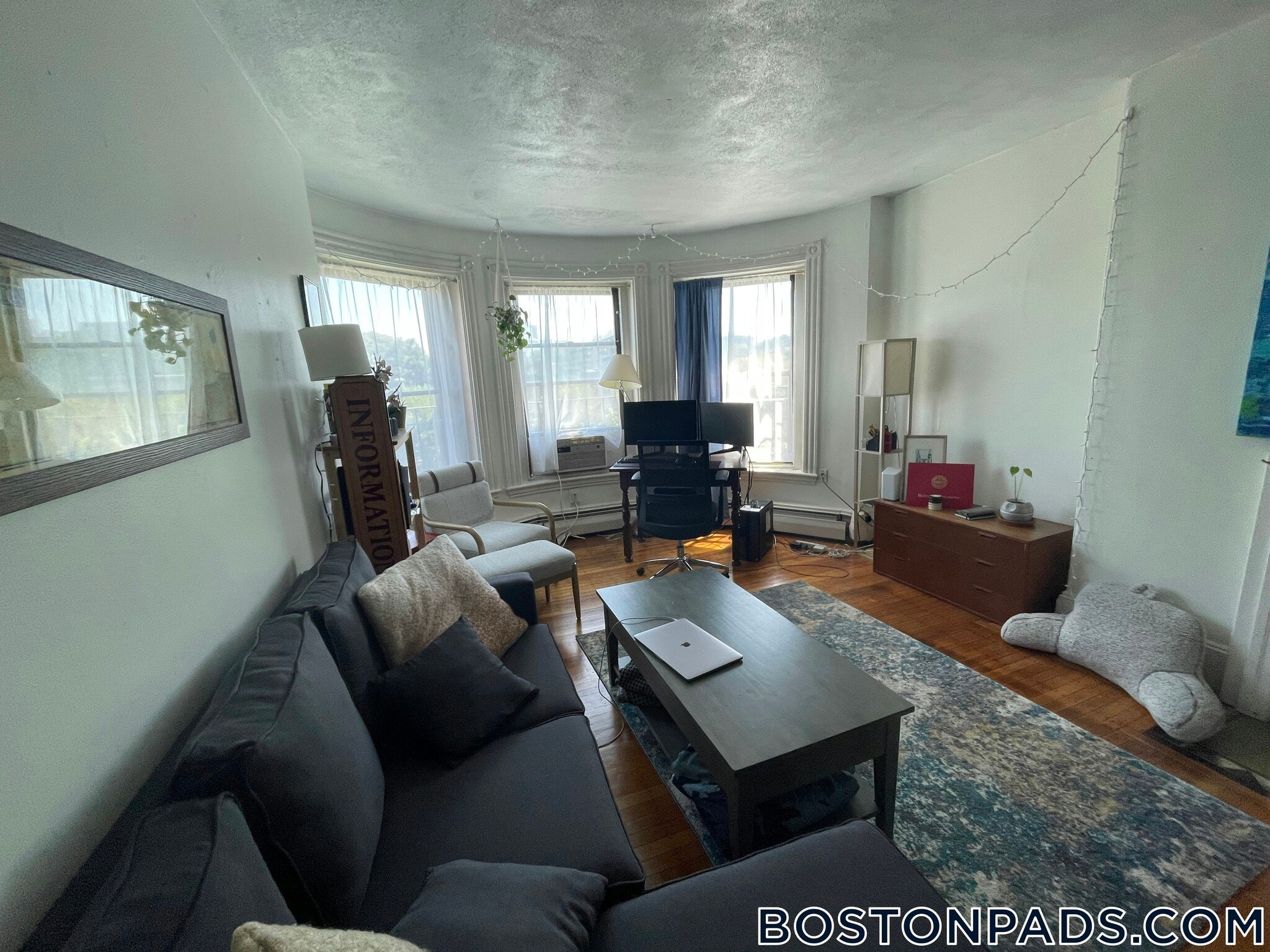 Building Photo - 922 Beacon St