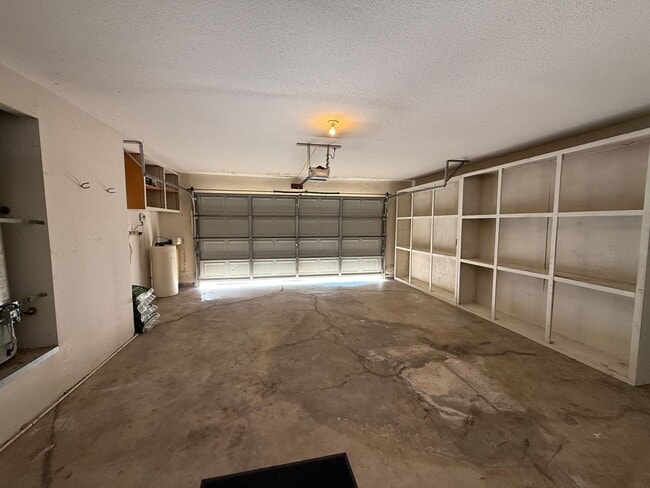 Building Photo - 4-bedroom plus a loft on a court in Escalon!