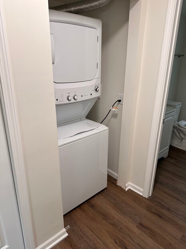 Building Photo - 10 W 33rd Pl