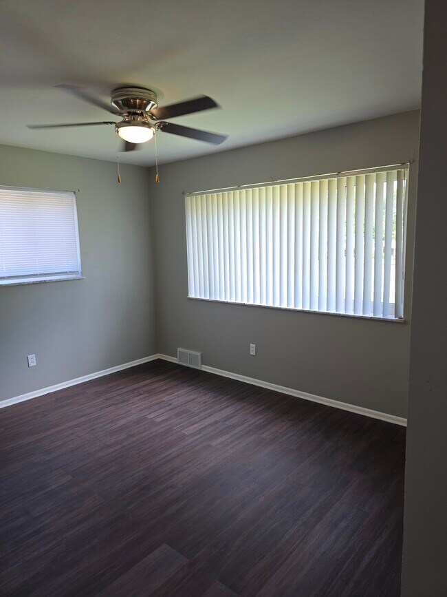 Bedroom 2 - 5421 Bermuda Dr