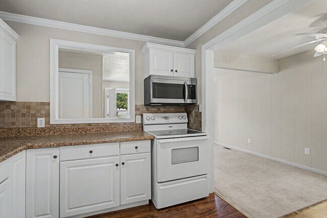 Building Photo - 317 Maney Dr