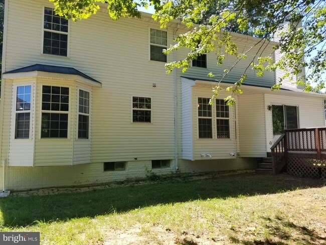 Building Photo - 16 Twin Lake Ct