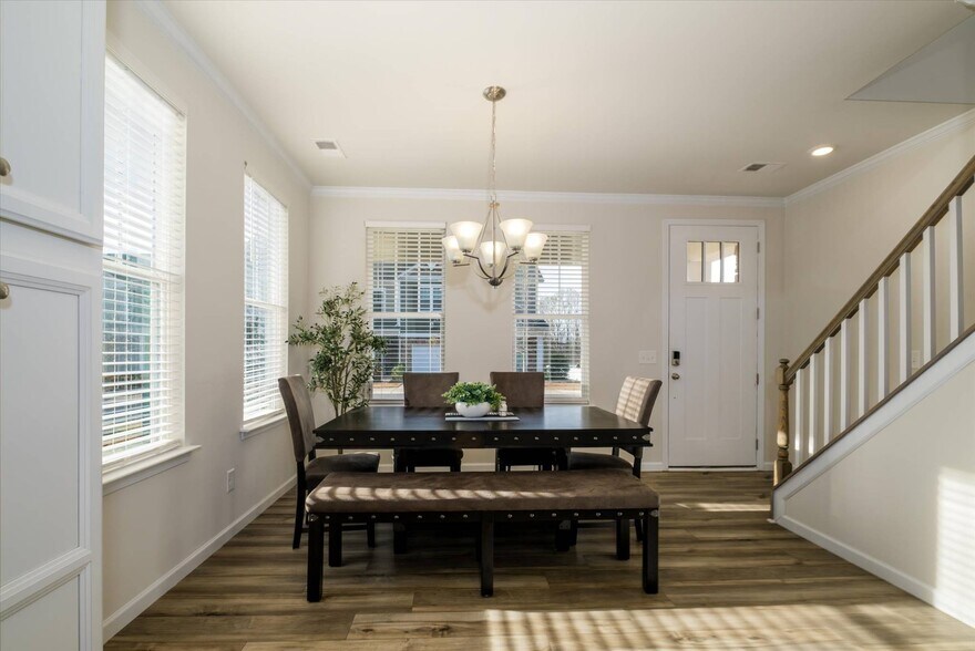 Building Photo - 8156 Merryvale Ln