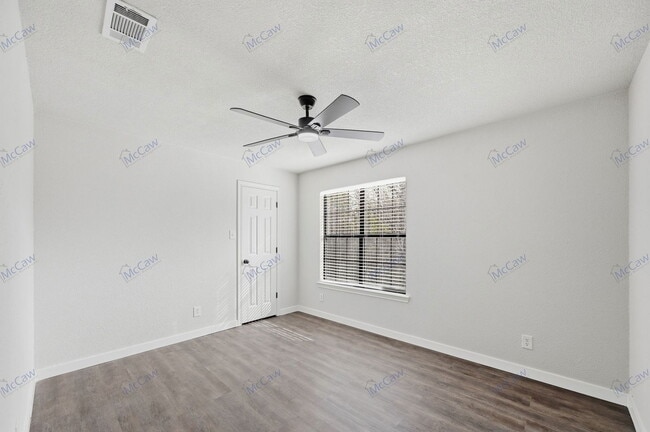 Building Photo - 5028 Groom Ln