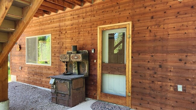 Building Photo - Beautiful Home in Condon