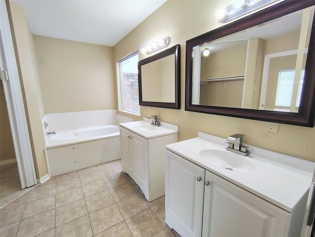 Building Photo - 4407 Waterfall Way