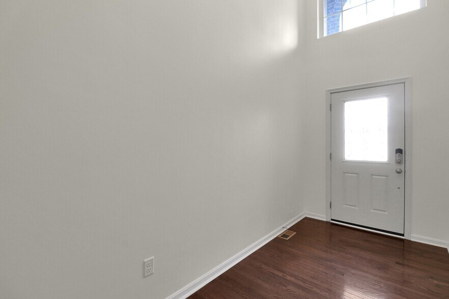 Building Photo - 6743 Palmetto Dr