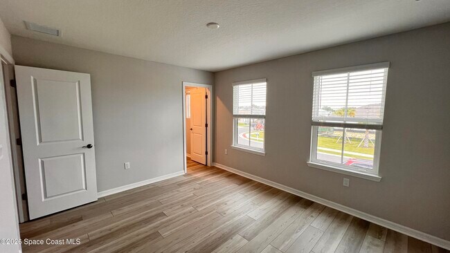 Building Photo - 5009 Sunnytime St