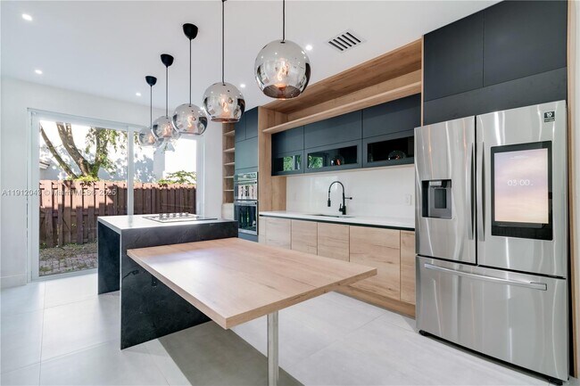 Building Photo - 11583 NW 69th Terrace