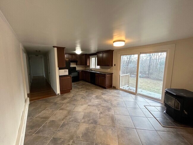 Building Photo - 75 Marlboro Rd