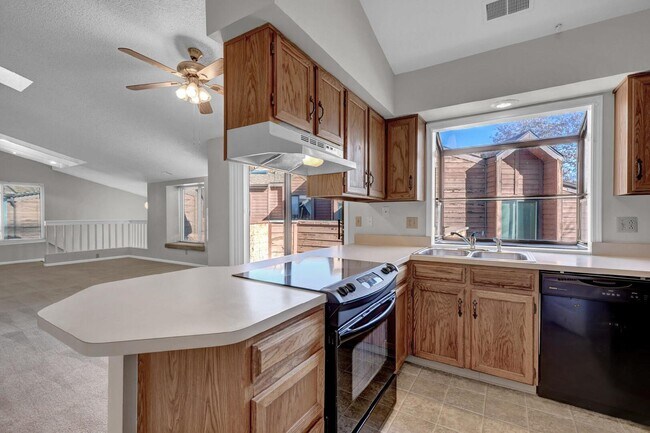 Building Photo - "Charming 2-Bedroom Townhouse in Colorado ...