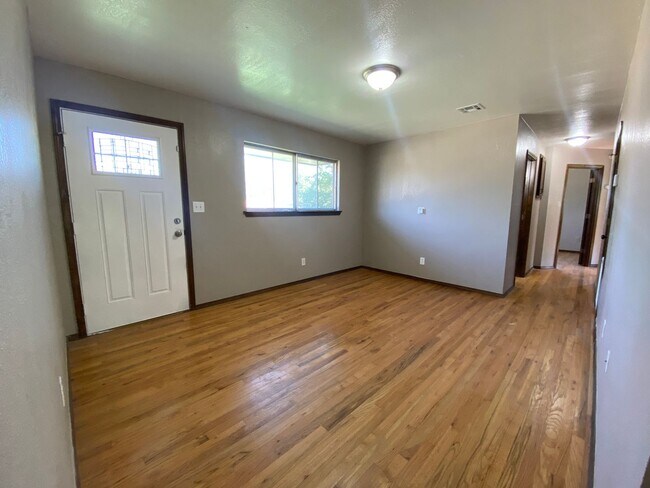 Building Photo - 4725 S Shallow Brook Dr