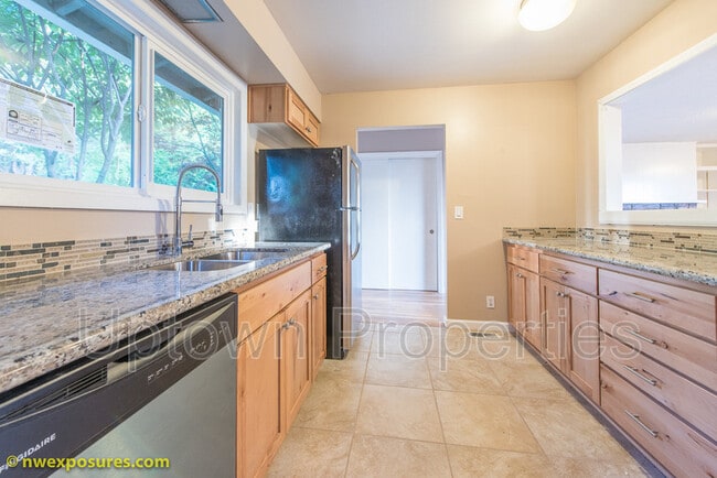 Building Photo - 12025 SW 64th Ave