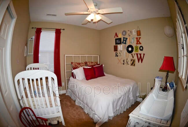 Building Photo - 135 Raven Hill Way