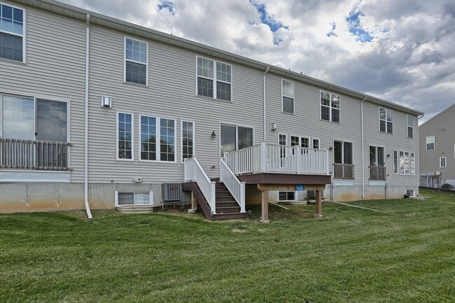 Building Photo - TOWNHOME AVAILABLE IN THE CHARTER HOMES - DEER RUN COMMONS