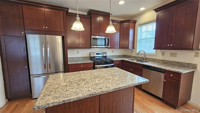 Building Photo - 105 Canter Ct