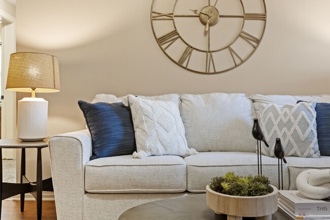 Building Photo - The Melrose