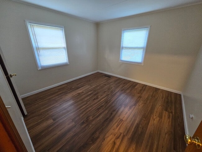 Building Photo - 118 Barclay Rd