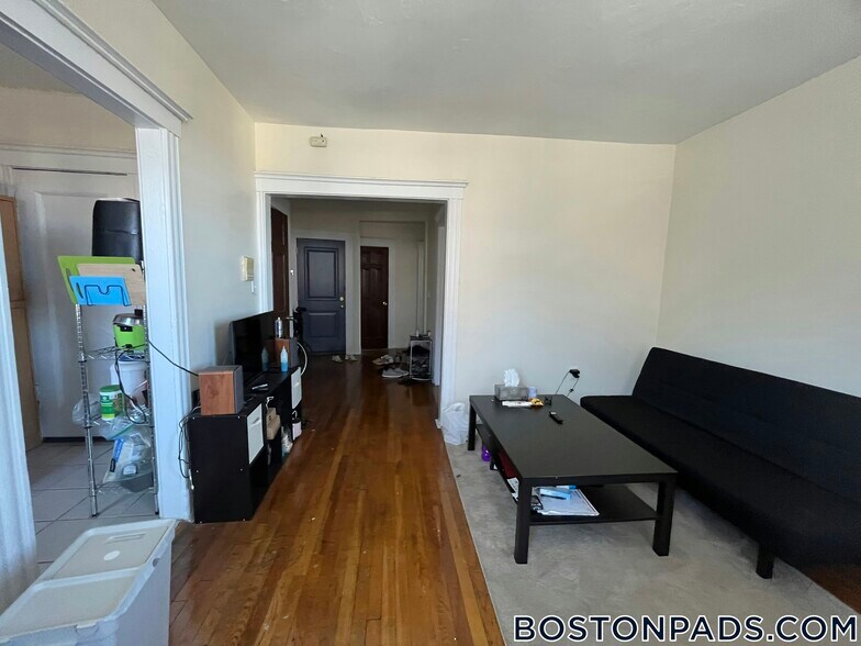 Building Photo - 248 Kelton St