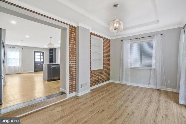 Building Photo - 5758 Biscayne Dr