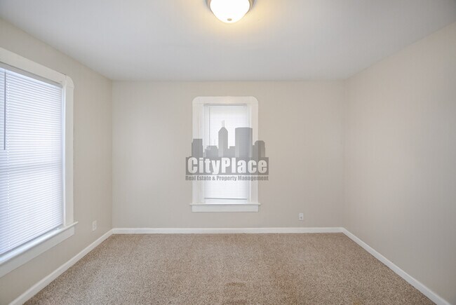 Building Photo - 820 N Oakland Ave