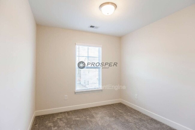 Building Photo - 16 Jaycee Ct