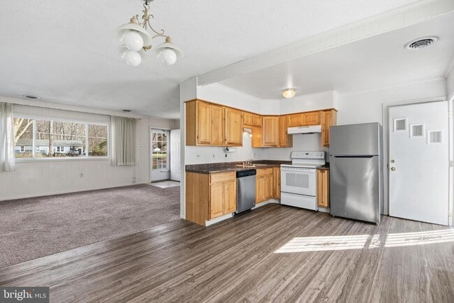 Building Photo - 1469 Cedarhurst Rd