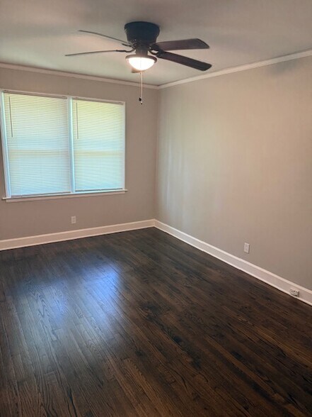 Building Photo - 111 White Oak Dr