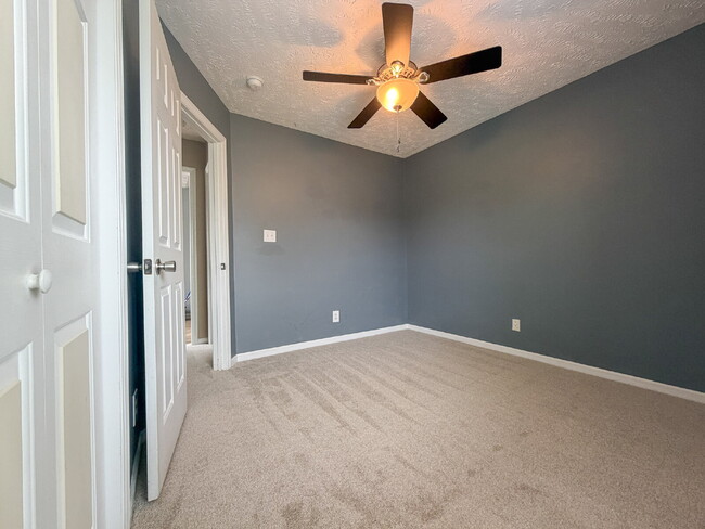 Building Photo - 162 Cavalier Dr
