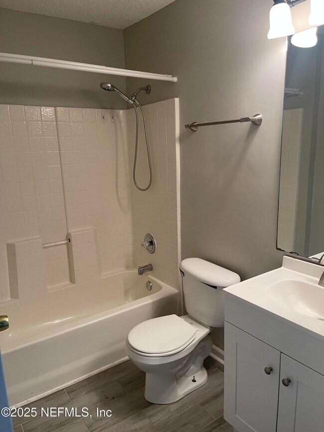 Building Photo - 1751 Hawkins Cove Dr E