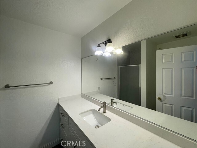 Building Photo - 1830 N Vineyard Ave