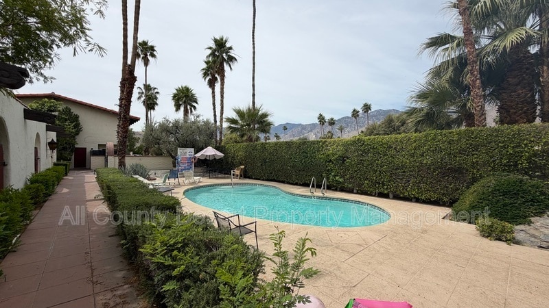 Building Photo - 550 El Cielo Rd