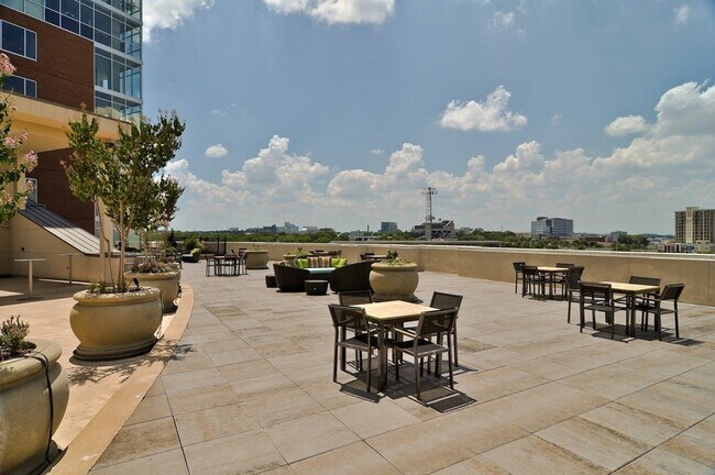 Building Photo - 600 12th Ave S