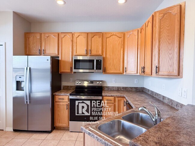 Building Photo - 2047 Park Crescent Dr