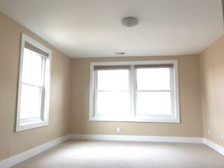 Luminous Bedroom - 4840 MacArthur Blvd NW