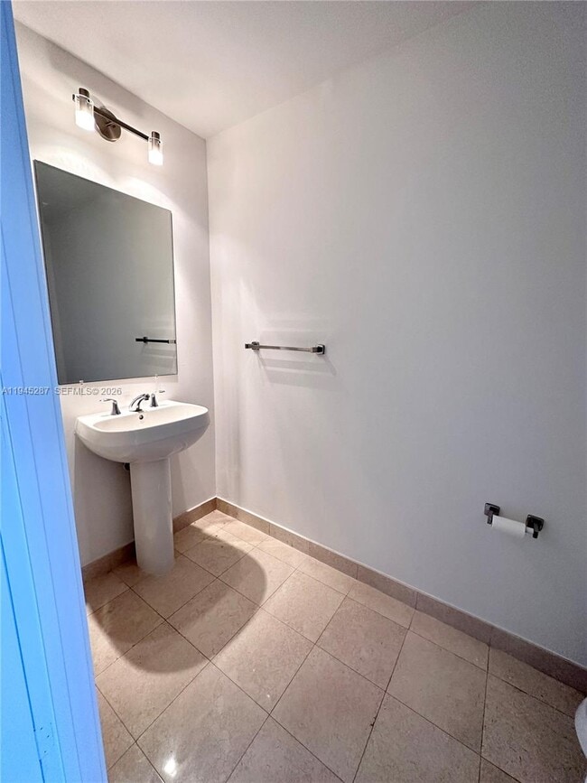 Building Photo - 1060 Brickell Ave