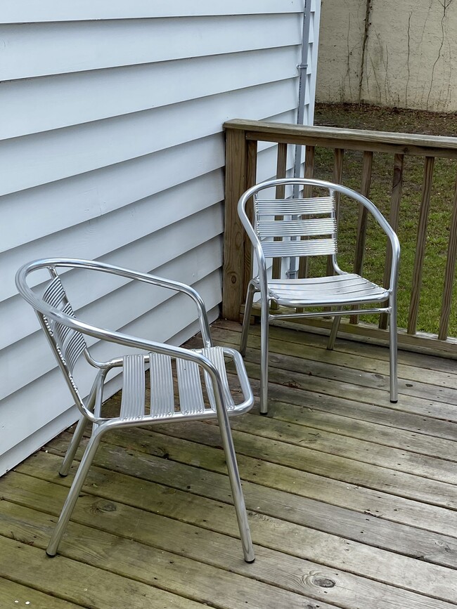 Back deck with seating - 445 Hampton St