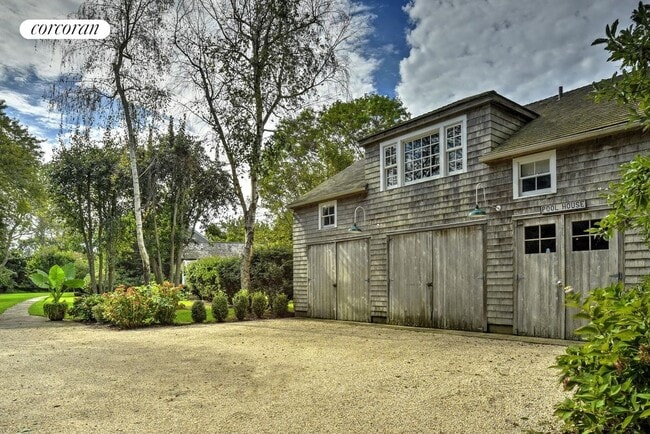 Building Photo - 245 Narrow Ln E