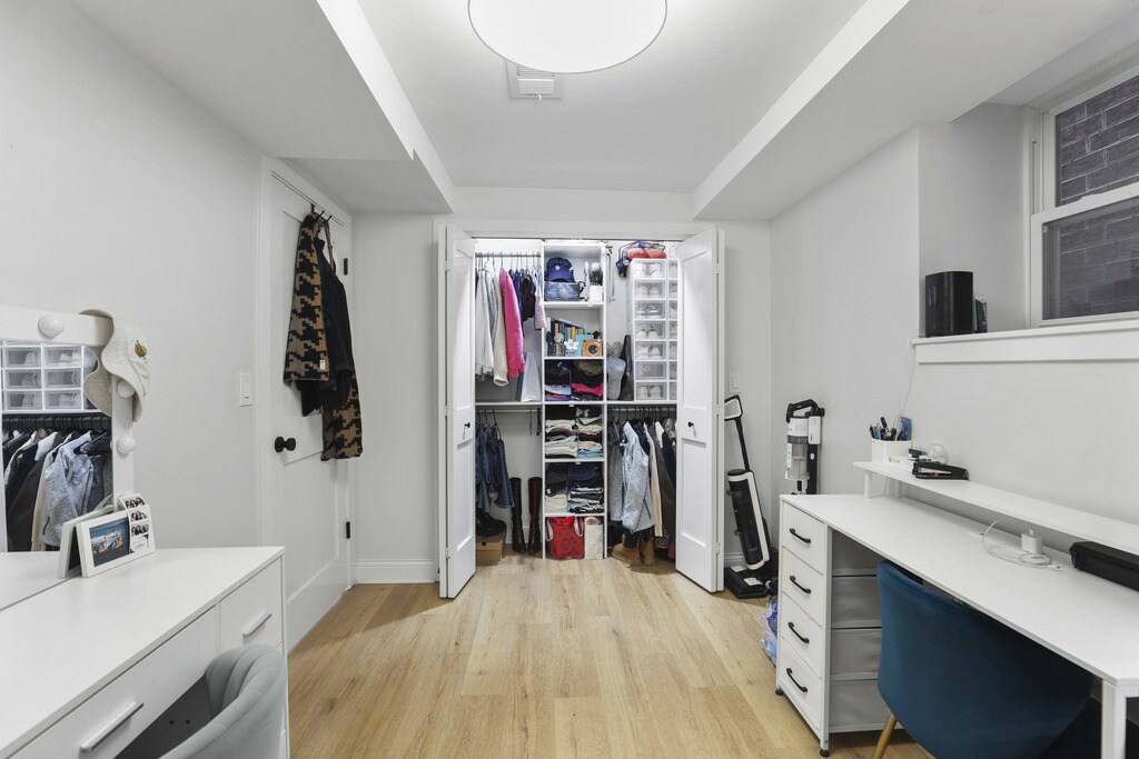 Building Photo - 520 N Ada St