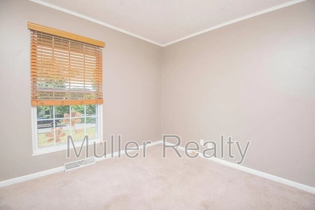 Building Photo - 10837 Dineen Dr