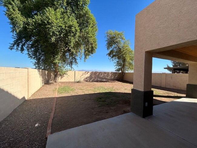 Building Photo - Move In Today! FREE October Rent! Stunning...