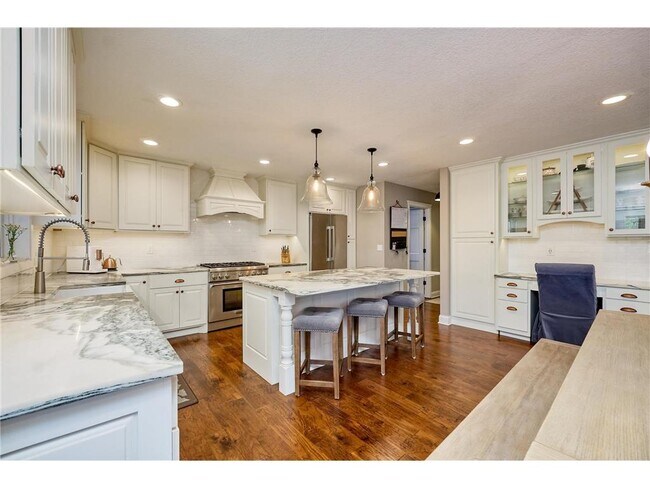 Building Photo - 1832 Essex Rd