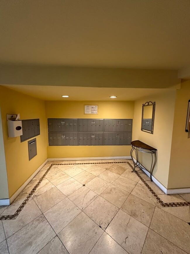 Building Photo - Spacious 1 Bedroom Winnetka Condominium fo...