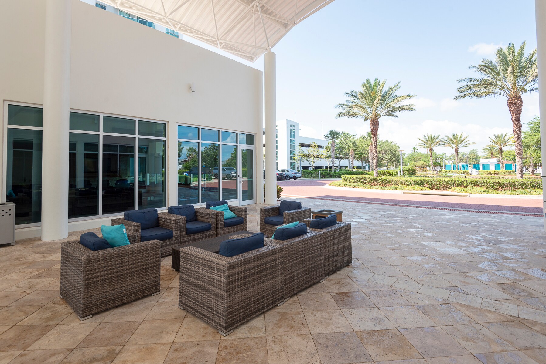 Building Photo - 231 Riverside Dr