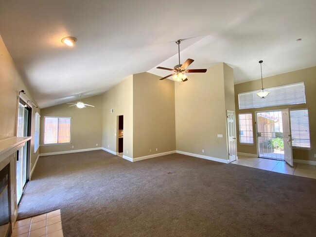 Building Photo - $2,295.00-  3 Bedroom Bullard & Fowler, Cl...