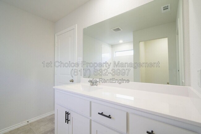 Building Photo - 713 Spaulding St