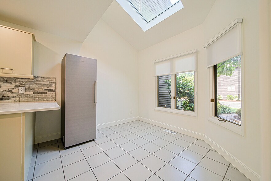 Building Photo - 356 French Ct